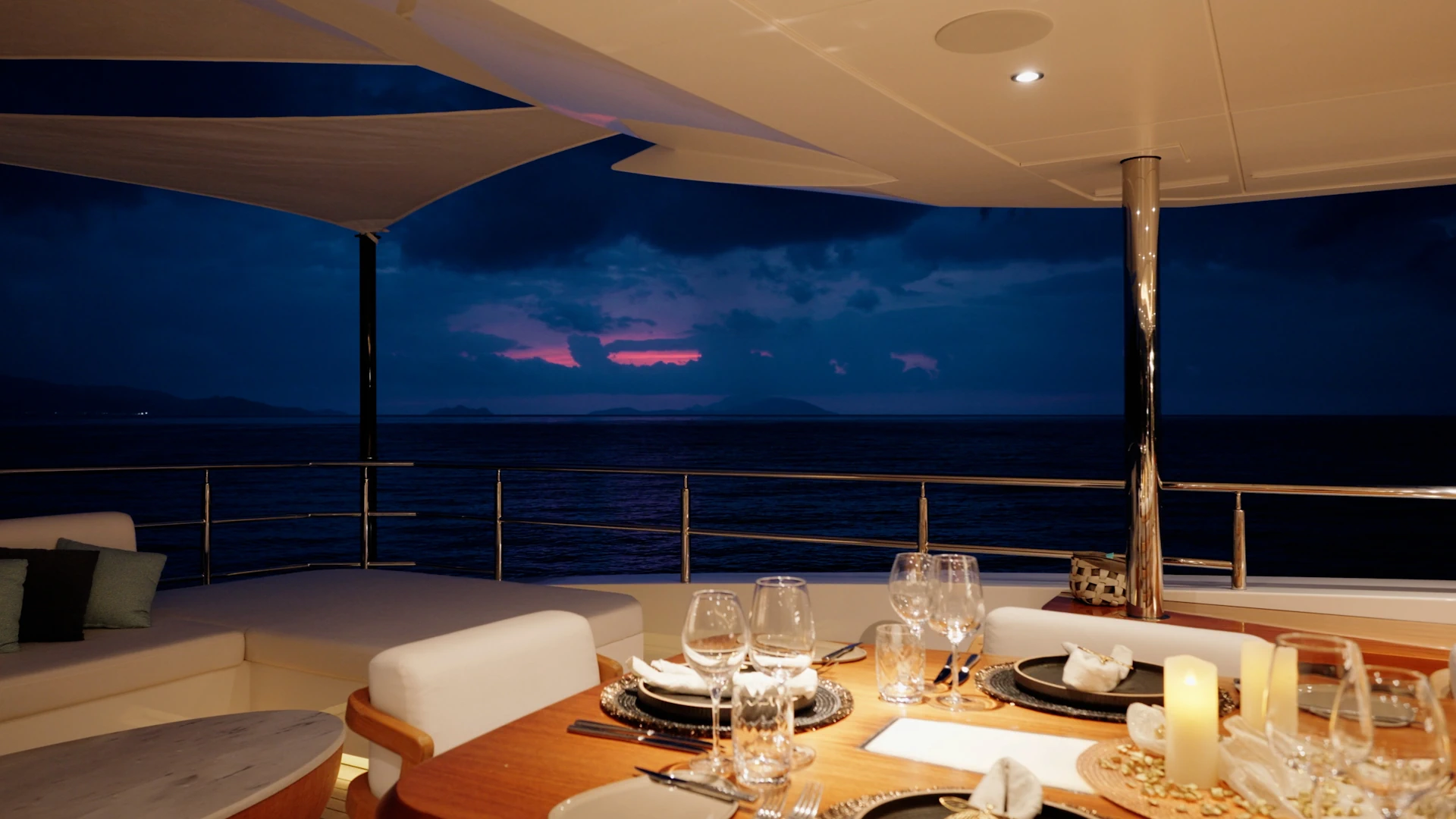 bridge deck aft alfresco dining