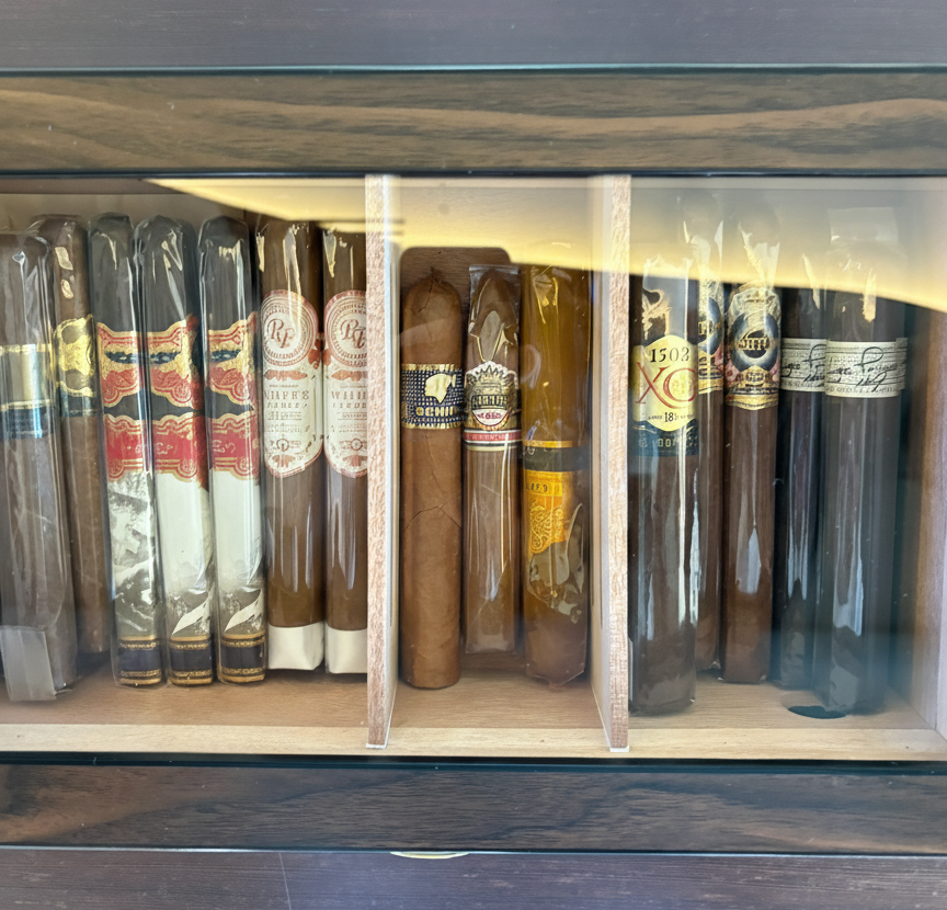 Eternal Spark Yacht Charter, Cigars on a yacht